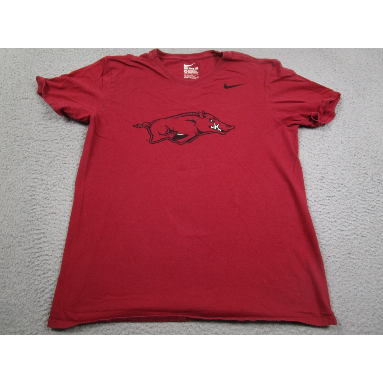 Arkansas Razorbacks Shirt Mens Medium Red Nike Athletic Cut Tee